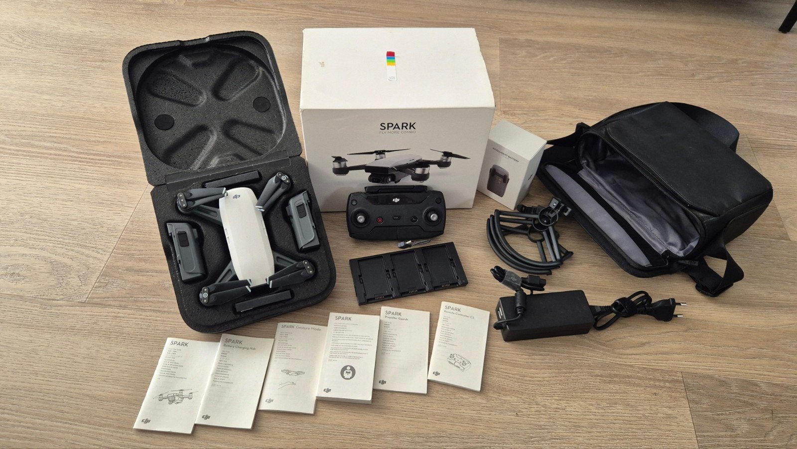 DJI Spark Fly More Combo - Complete set met 3 accu's, Cameradrone, Ophalen of Verzenden, Zo goed als nieuw, DJI
