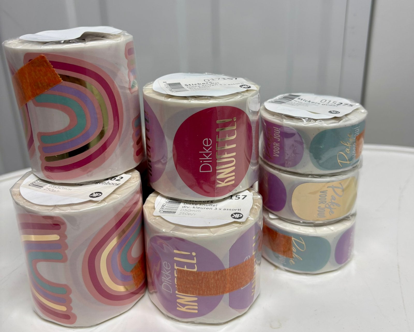 9 rollen sluitstickers Kassaplan Regenboog Knuffel Pakje …., Overige typen, Nieuw, Ophalen of Verzenden, Overige