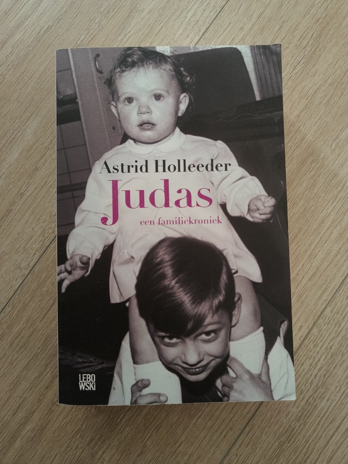 Juda's - Astrid Holleeder - gesigneerd exemplaar, Ophalen of Verzenden, Gelezen, Astrid Holleeder