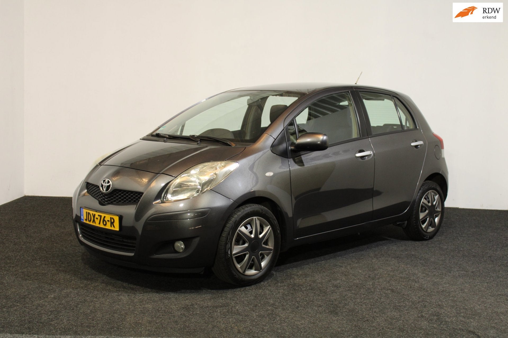 Toyota Yaris 1.3 VVTi Aspiration–Compact betrouwbaar én c, Auto's, Toyota, Voorwielaandrijving, 1025 kg, Gebruikt, Zwart