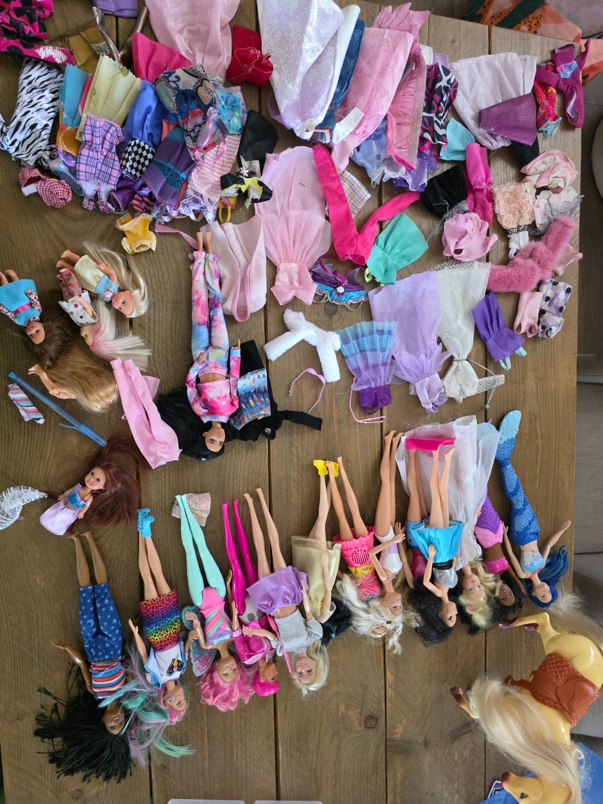 Grote collectie Barbie poppen, kleding en accessoires, Ophalen, Gebruikt, Barbie