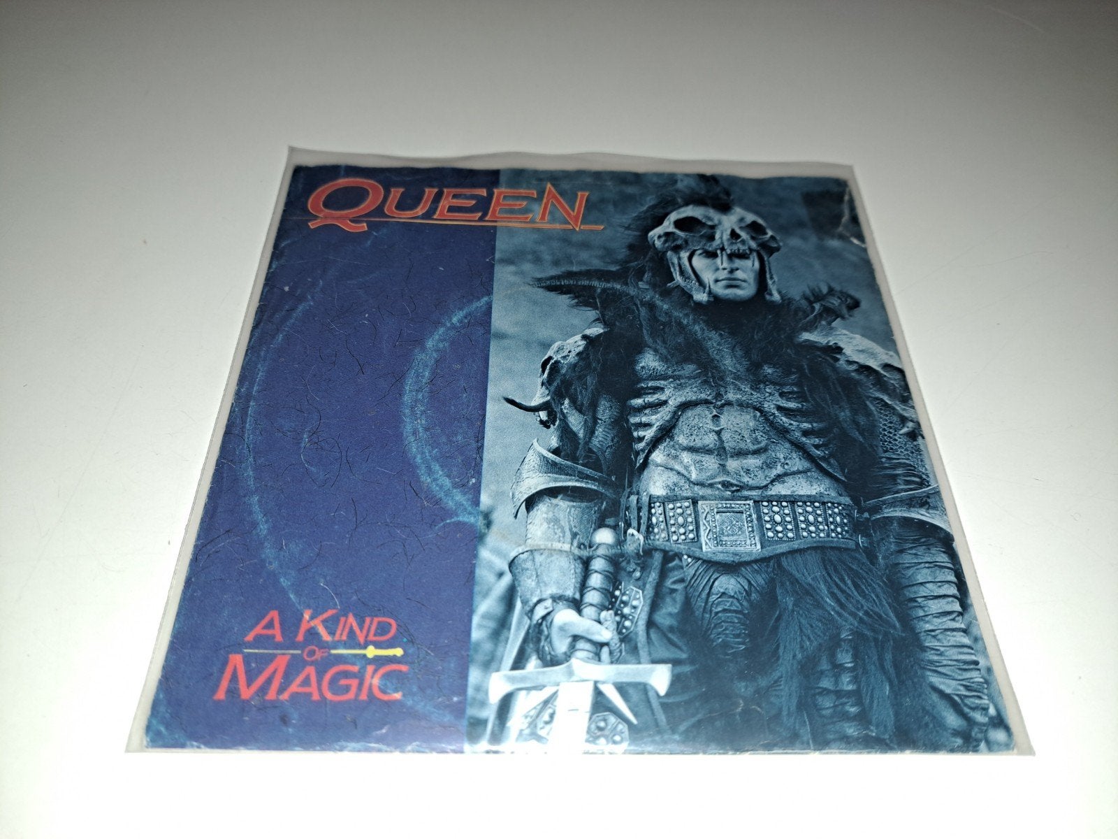 7" Queen : a Kind of magic, Ophalen of Verzenden, Gebruikt, Pop