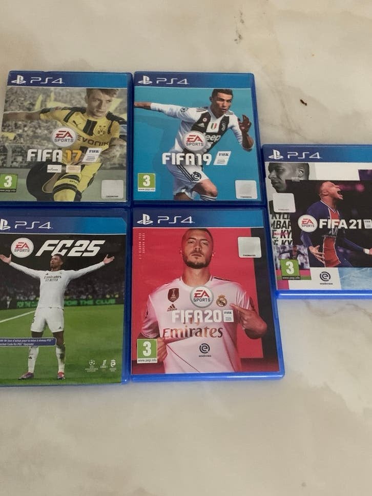 Fifa spellen te koop, Ophalen of Verzenden, Zo goed als nieuw, Sport, 3 spelers of meer