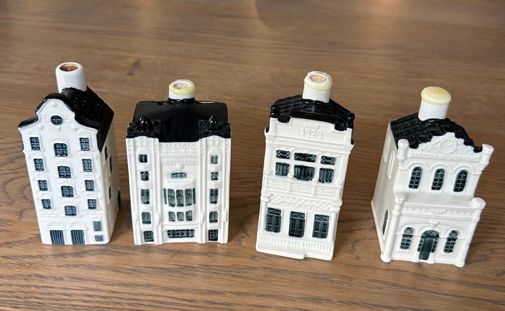 4 KLM huisjes 33, 102, 103 en 104 - Licht beschadigd, Verzamelen, KLM Huisjes, Ophalen of Verzenden, Gebruikt, 21 t/m 40