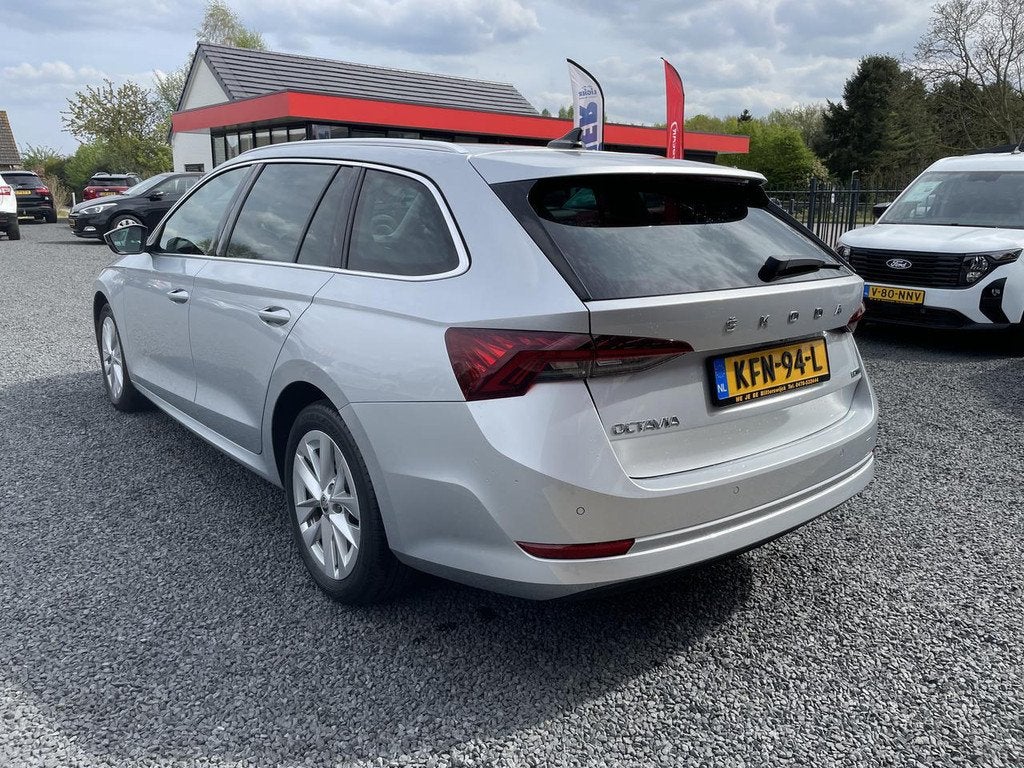 Skoda Octavia 1.0 TSI E-TEC BUSINESS EDITION PLUS (bj 2022), Auto's, Skoda, Gebruikt, Met garantie (alle), Leder en Stof, Origineel Nederlands