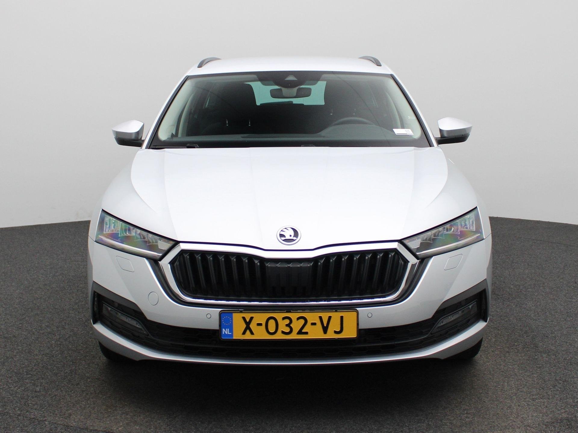 Skoda Octavia Combi 1.0 e-TSI Ambition AUTOMAAT | NAVIGATIE, Auto's, 12 maanden, Stof, Gebruikt, Origineel Nederlands