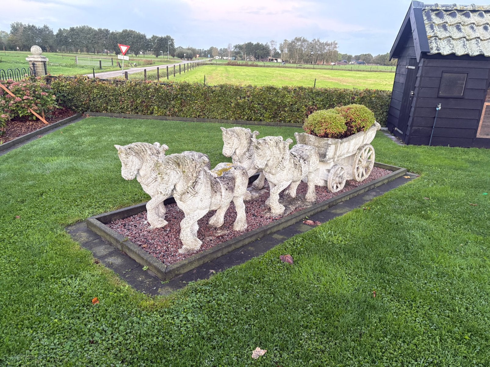 Betonnen 4 span paars en wagen, Meerdere dieren, Schaap