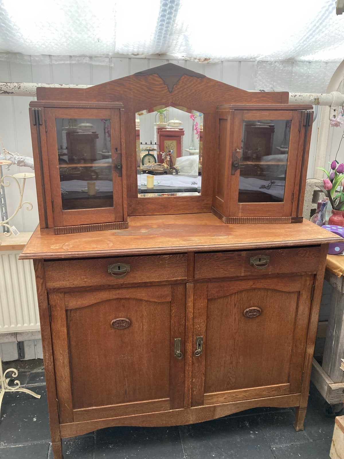 Antiek eiken dressoir met spiegel en vitrinekastjes, Antiek en Kunst, Ophalen
