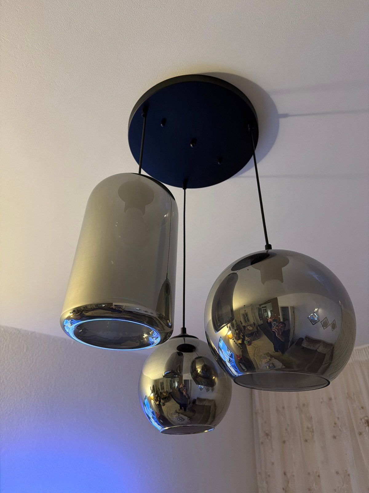 Moderne hanglamp met 3 glazen kappen, Ophalen of Verzenden, Zo goed als nieuw, Glas, Overige fittingen