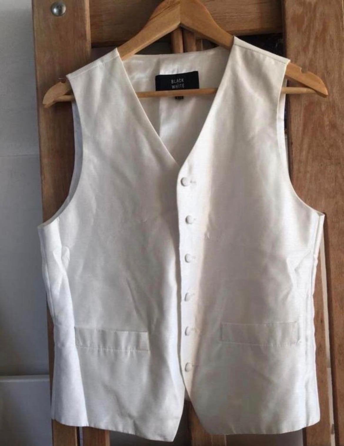 Elegant Wit Heren Gilet merk Black & White pak kostuum, Kleding | Heren, Kostuums en Colberts, Zo goed als nieuw, Maat 46 (S) of kleiner