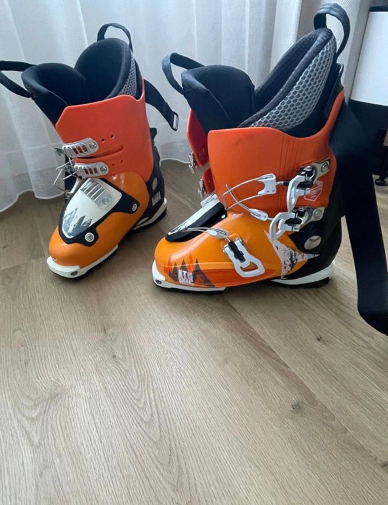 Oranje Atomic toerskischoenen – maat 41 (26.5), Sport en Fitness, Ophalen of Verzenden, Zo goed als nieuw, Schoenen, Atomic