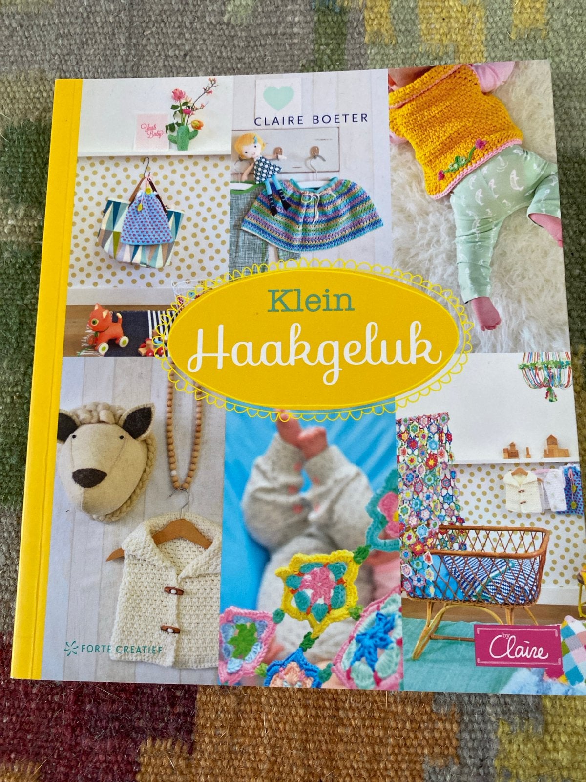 Klein Haakgeluk - Claire Boeter - Haakboek Babykleding, Ophalen of Verzenden, Zo goed als nieuw