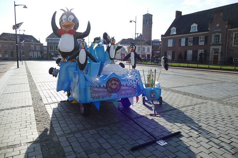 Pinguïn carnavalspoppen, Hobby en Vrije tijd, Ophalen, Gebruikt, Overige typen, Carnaval