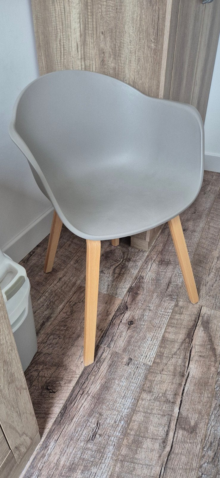 grijze kuipstoel, zo goed als nieuw, Zo goed als nieuw, Ophalen, Hout, Eén