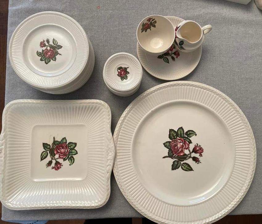 Wedgwood moss rose, Antiek en Kunst, Antiek | Servies los, Ophalen of Verzenden