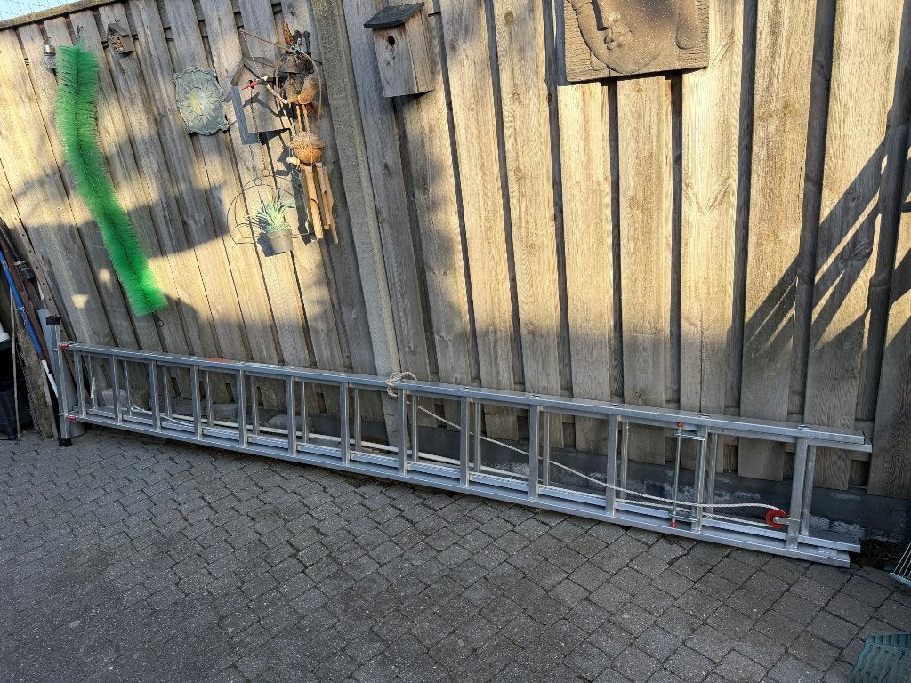 Aluminium uitschuifbare ladder - 26 treden, Ophalen, Zo goed als nieuw, Ladder, Opvouwbaar of Inschuifbaar