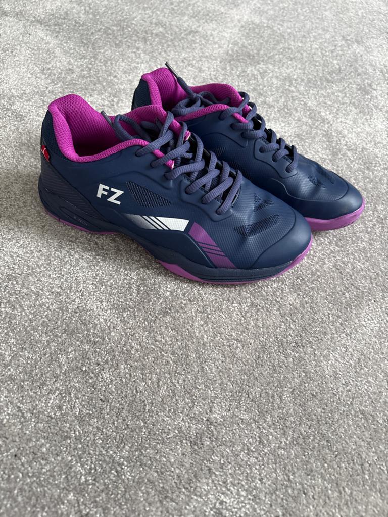 Badminton schoenen maar 38, Sport en Fitness, Badminton, Ophalen of Verzenden, Zo goed als nieuw, Schoenen