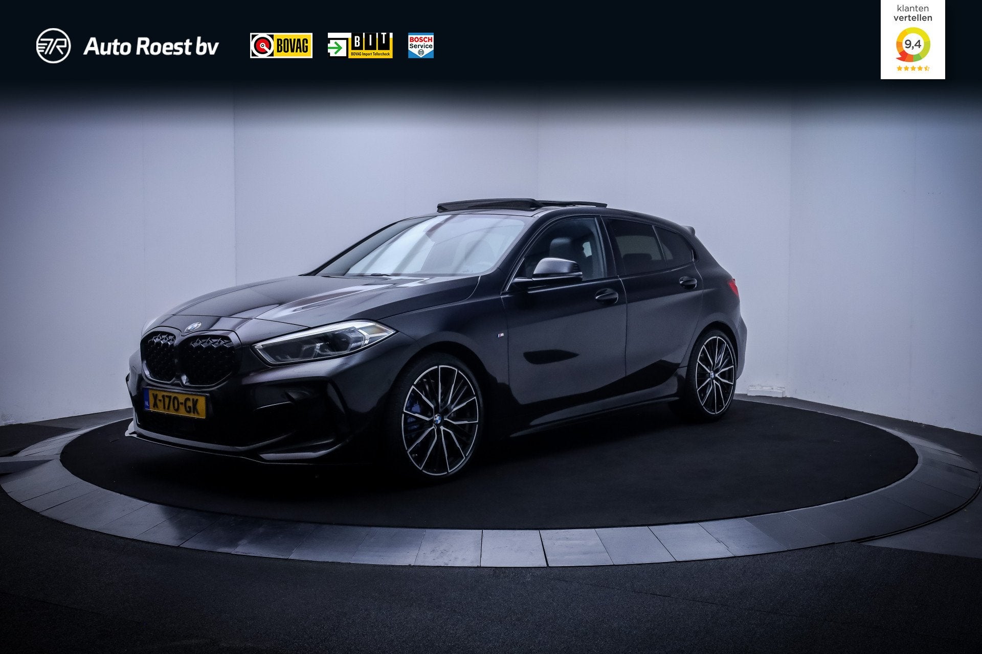 BMW 1-serie M135i xDrive HIGH Executive Edition PANO | HARMA, Auto's, BMW, 1998 cc, Gebruikt, Zwart, 4 cilinders