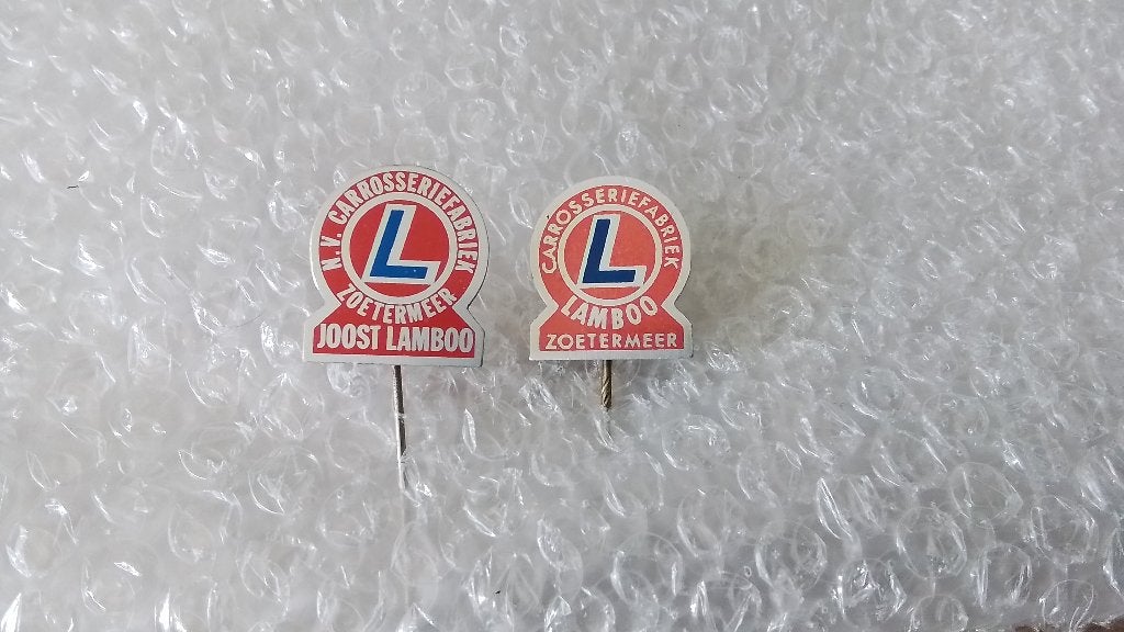 2 verschillende speldjes Joost lamboo carrosseriefabriek, Ophalen of Verzenden, Zo goed als nieuw, Overige onderwerpen