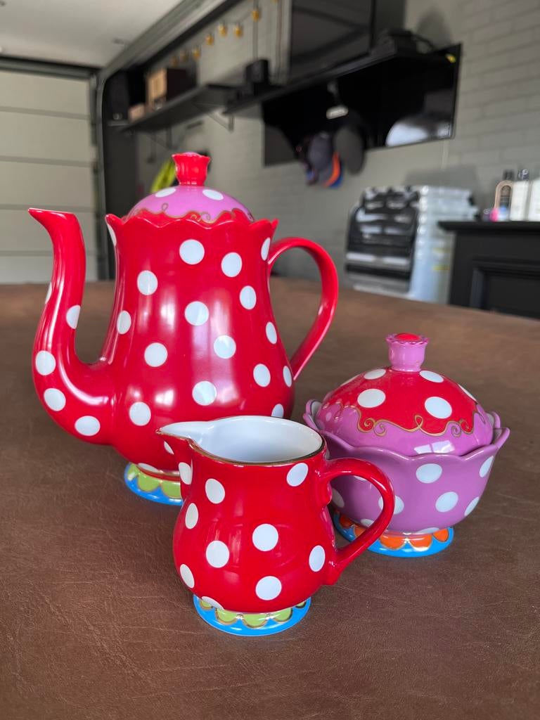 Vrolijke Oilily theepot, suikerpot en melkkannetje set, Huis en Inrichting, Keuken | Servies, Ophalen, Gebruikt, Overige stijlen