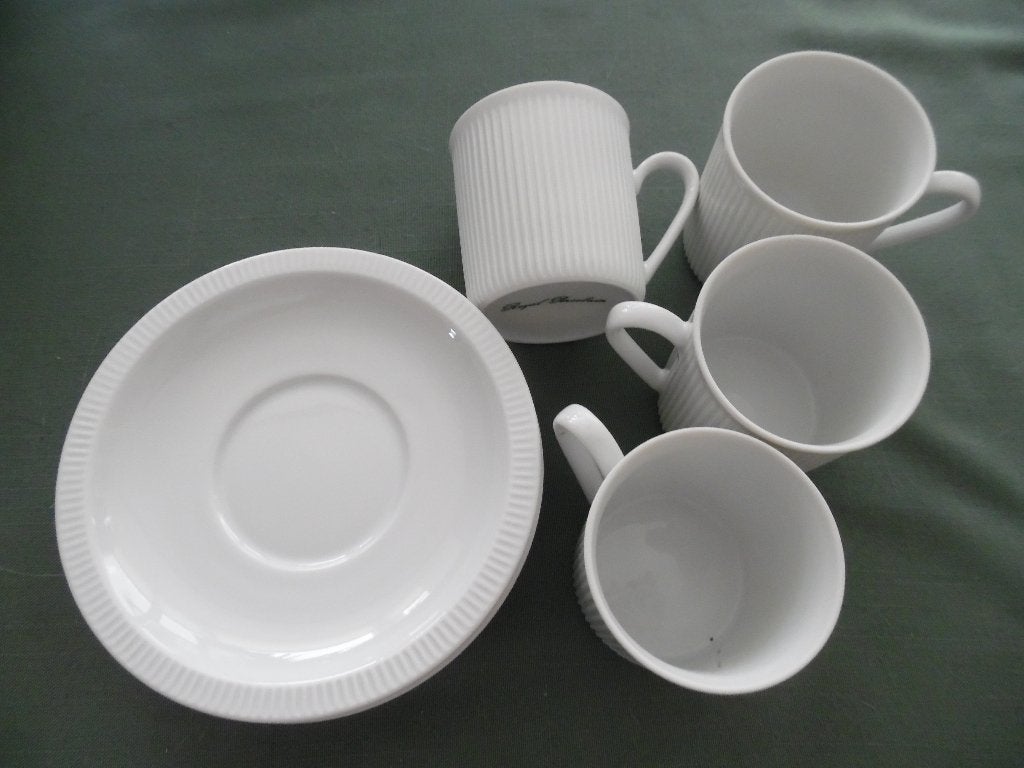 Witte kop en schotels, set van 4., Ophalen of Verzenden, Zo goed als nieuw, Overige stijlen, Kop(pen) en/of Schotel(s)