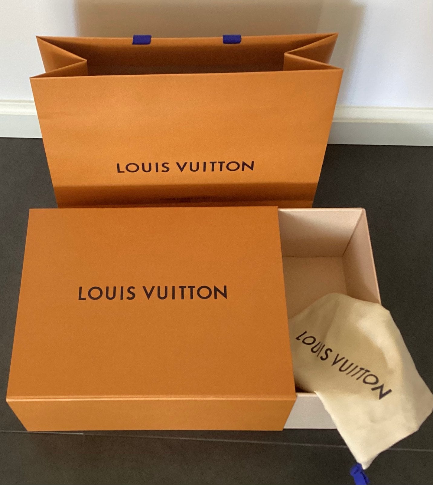 Originele Louis Vuitton schoenendoos,winkeltas & reiszak, Ophalen, Zo goed als nieuw, Sneakers of Gympen