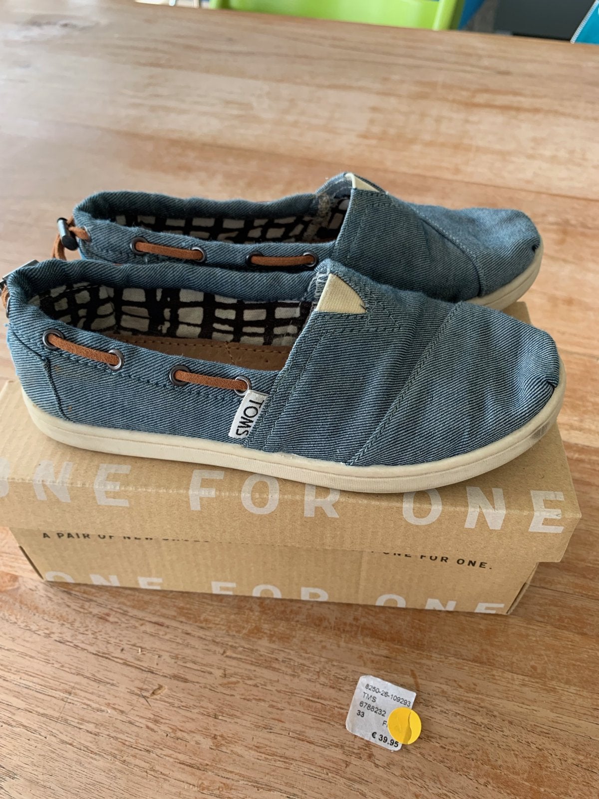 Toms schoenen/ instappers mt 33, Kinderen en Baby's, Ophalen of Verzenden, Zo goed als nieuw, Meisje, Schoenen