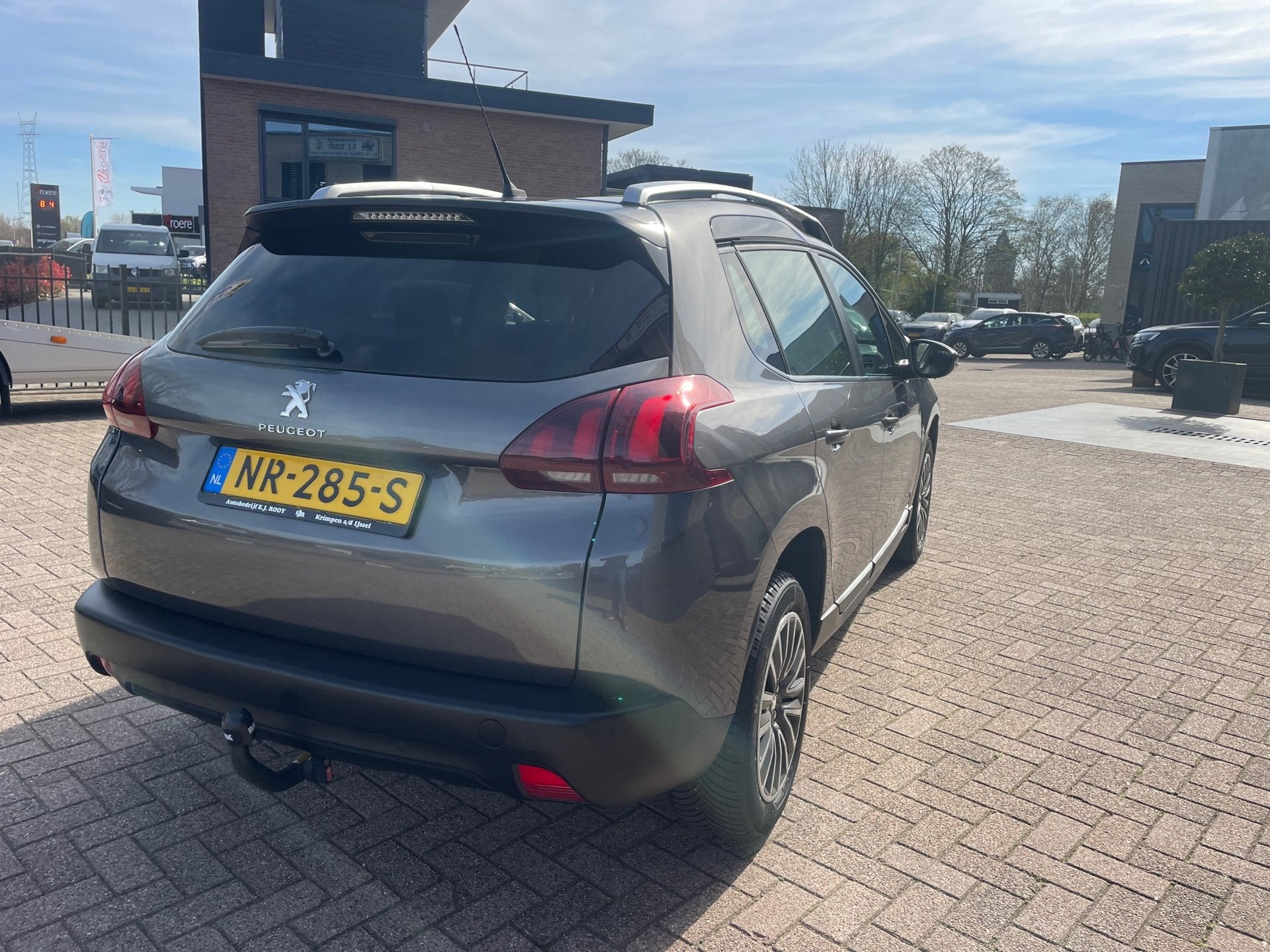 Peugeot 2008 1.2 PureTech-CARPLAY-PANODAK-Trekhaak, Voorwielaandrijving, Euro 6, Origineel Nederlands, Bedrijf