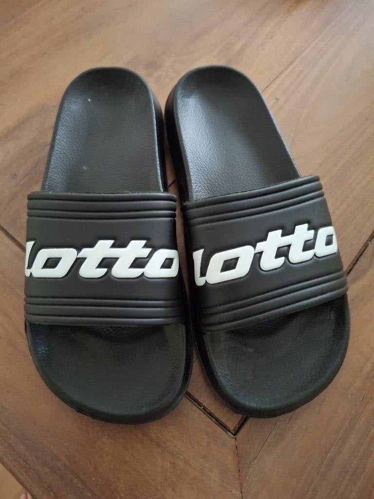 Te koop: Slippers van Lotto ( z.g.a.n.), Slippers, Zwart, Ophalen of Verzenden, Zo goed als nieuw