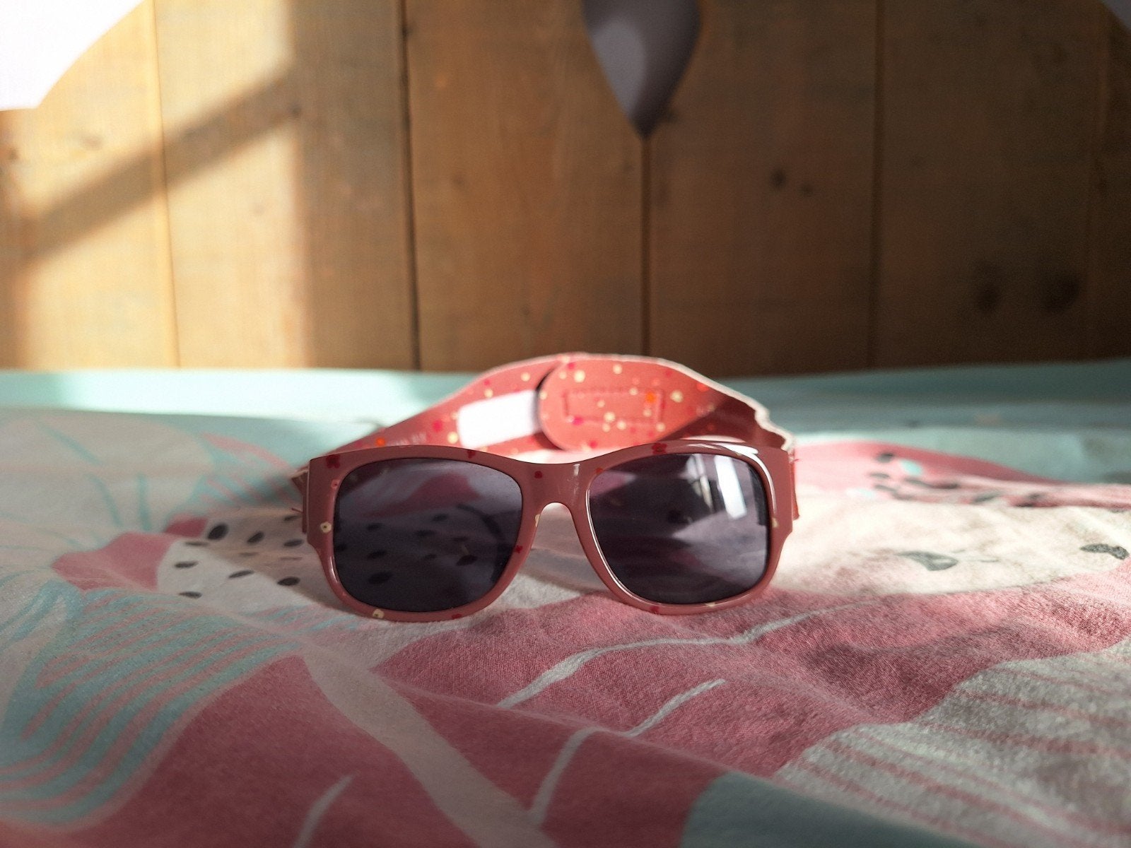 Hema baby zonnebril roze/bruin met hoofdband UV400, Ophalen of Verzenden, Zo goed als nieuw