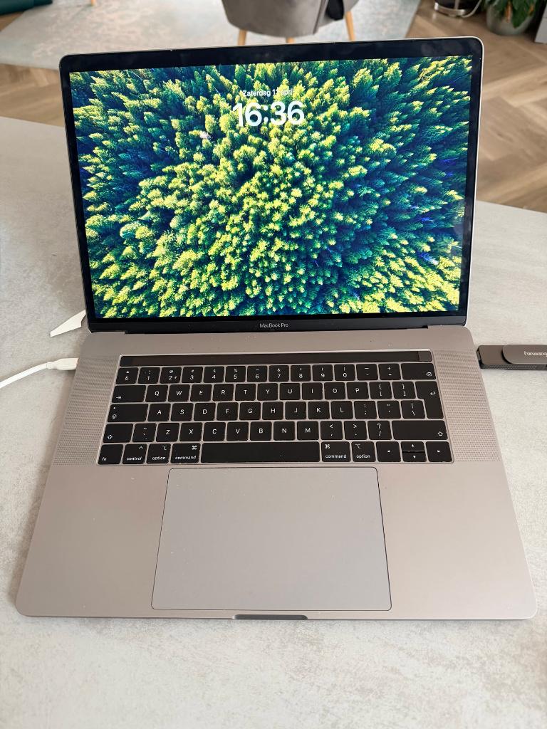 Apple MacBook Pro 2018 15,4" i7 2,6 GHz, 512GB Radeon 560X, Computers en Software, Apple Macbooks, Gebruikt, MacBook Pro, 15 inch