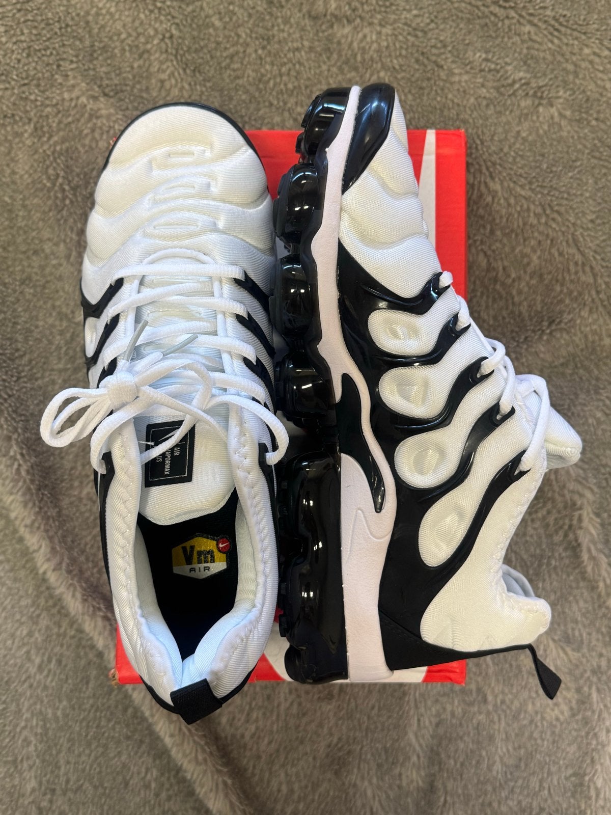 Nike Air VaporMax Plus - Zwart/Wit - Maat 44, Ophalen of Verzenden, Nieuw, Zwart, Sneakers of Gympen