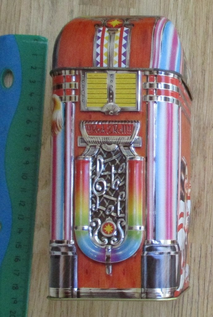 vintage jukebox spaarpot snoepblik Churchill's England, Verzamelen, Ophalen of Verzenden, Gebruikt, 1970 tot heden, Overige merken