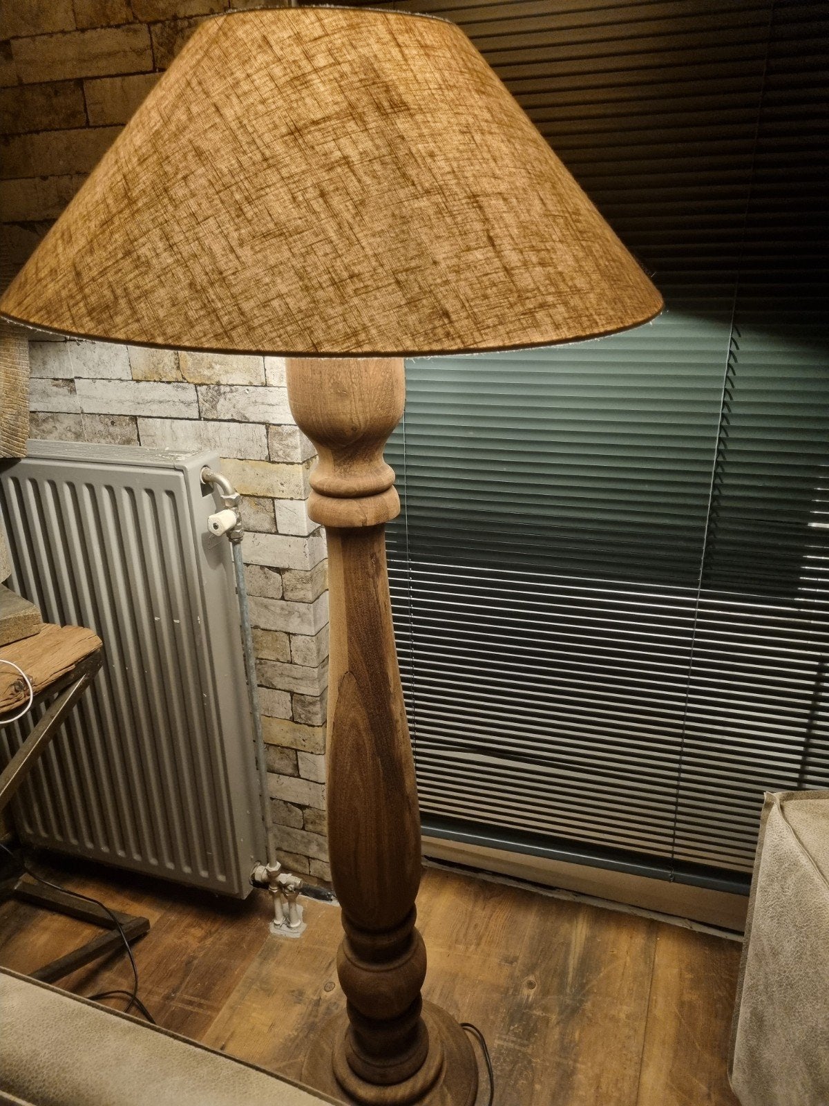 Te koop oud houten balusten lamp met kap, Ophalen, Landelijk ,aura peepercorn ,hoffz, 100 tot 150 cm, E27 (groot)