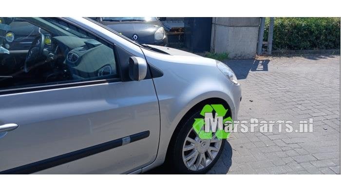Scherm rechts-voor van een Renault Clio, Gebruikt, -, Renault, -