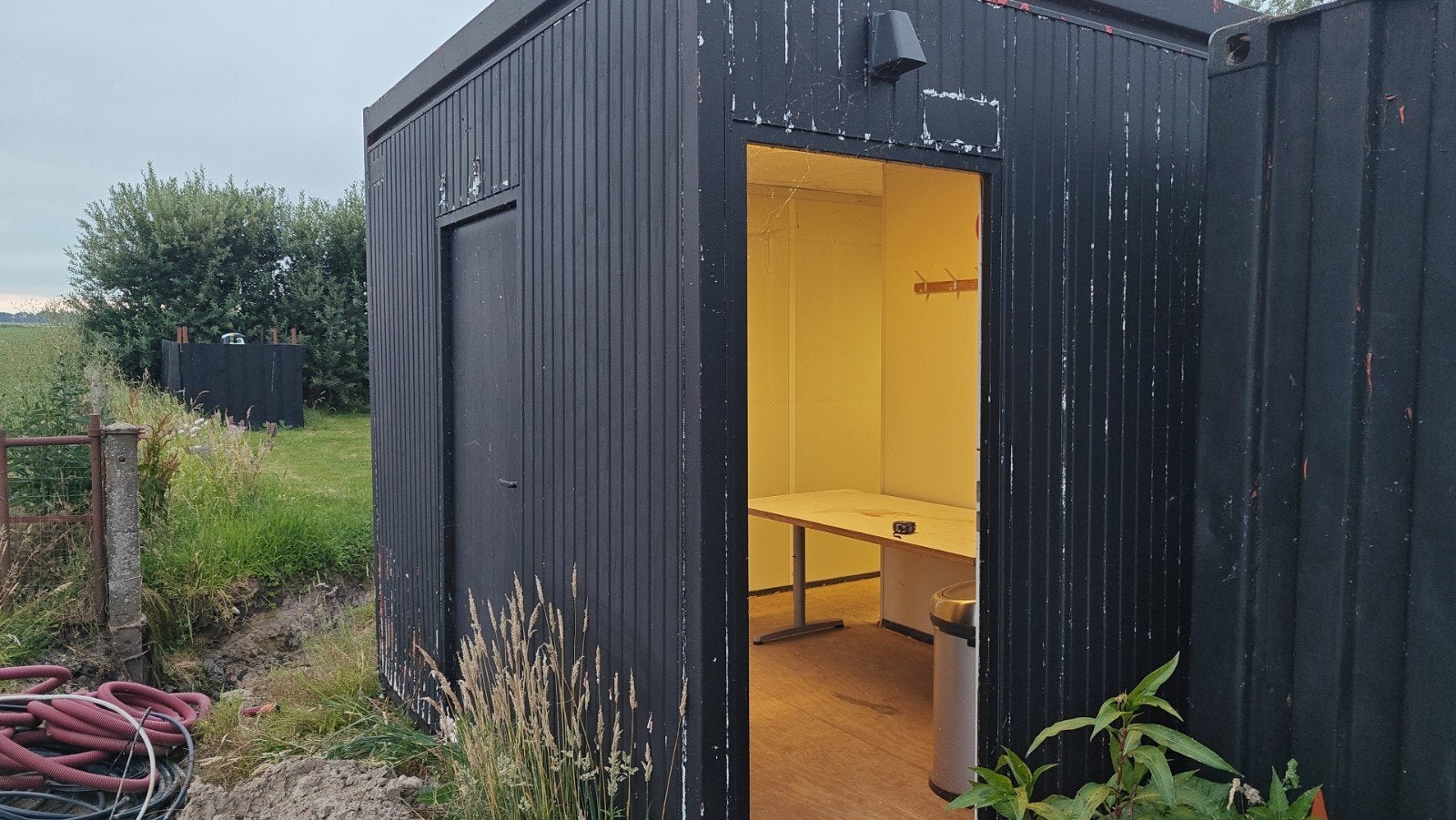 Geisoleerde Schaftkeet 3x6m met Kantine WC, Water en Elektra, Ophalen