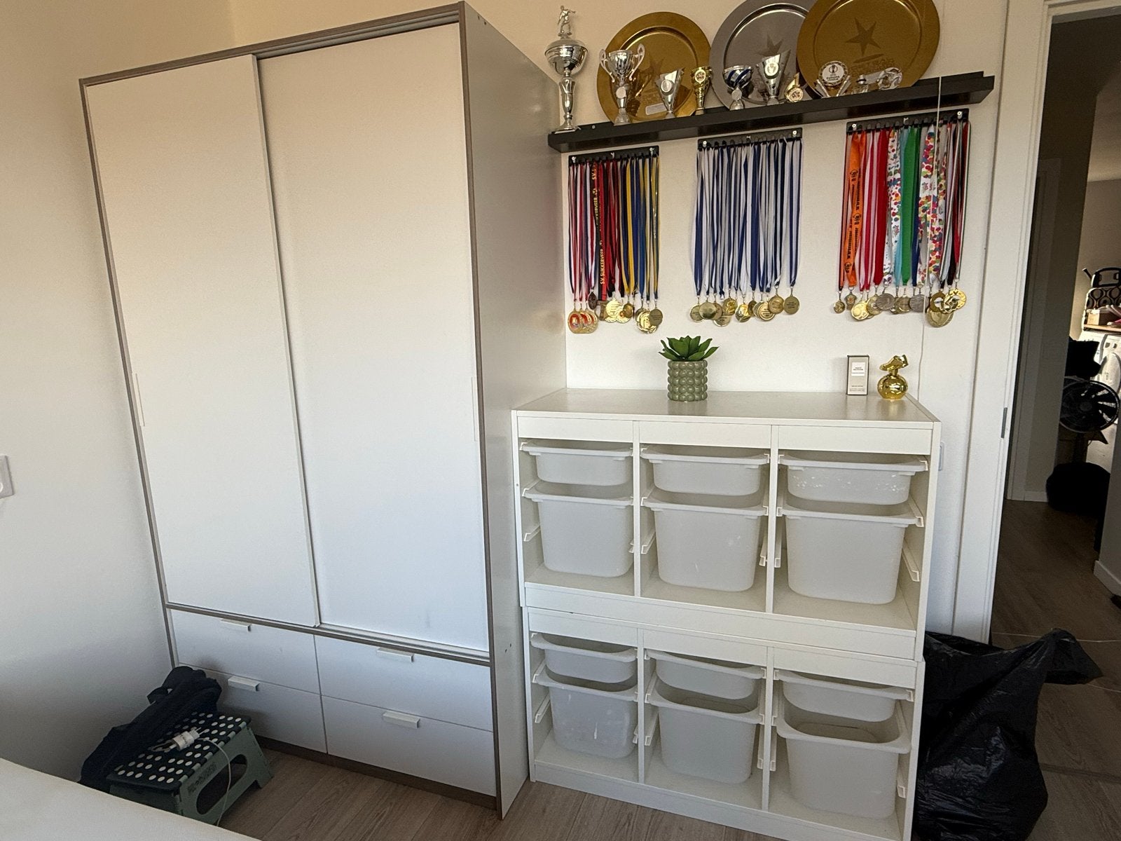 IKEA Witte Kledingkast met Planken, Hanggedeelte en 2 Vakken, Ophalen, Gebruikt, 100 tot 150 cm, 200 cm of meer