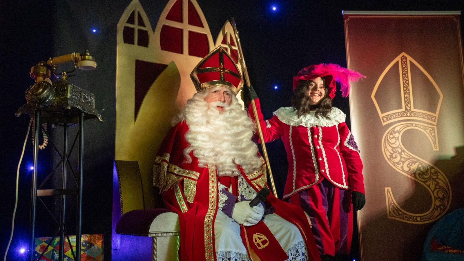 Pieten & Sinterklaas kostuums te huur, Kerstmis of Sinterklaas, Zo goed als nieuw, Kleding, Ophalen