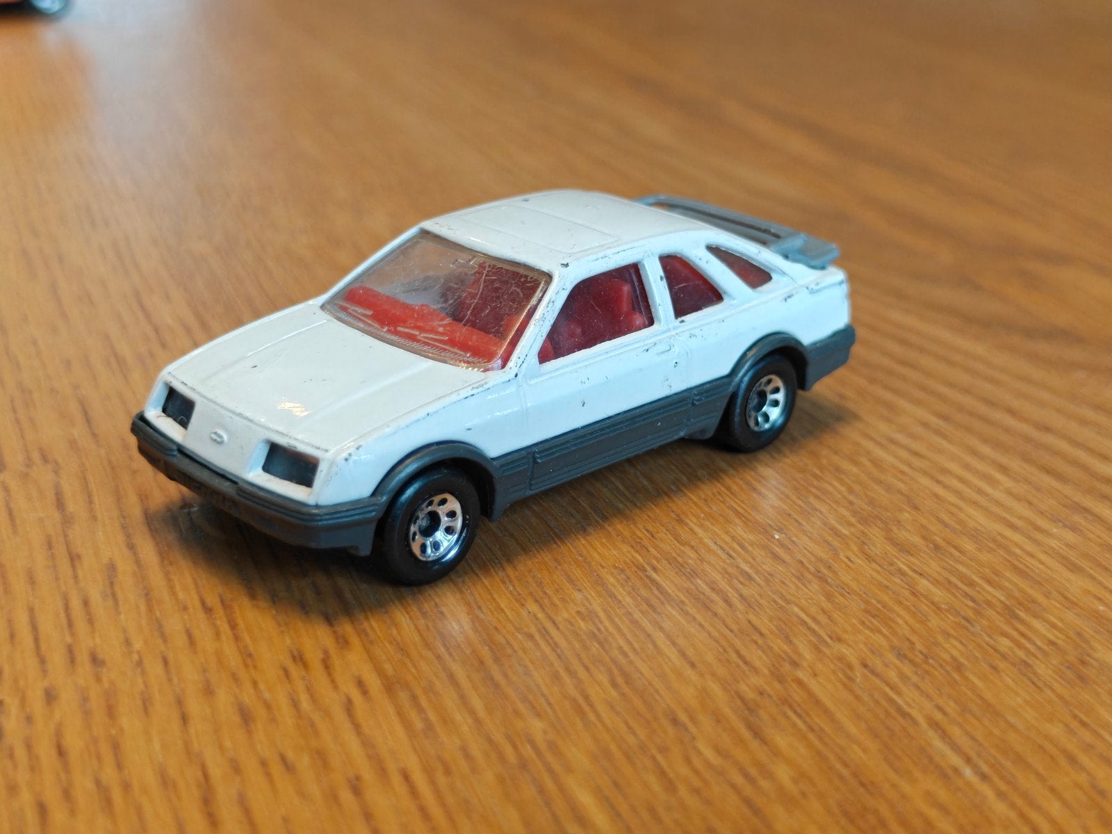 Matchbox Ford Sierra XR4i WIT, Ophalen of Verzenden, Zo goed als nieuw, Auto