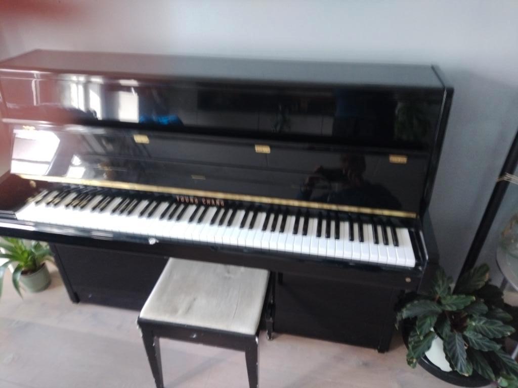 Young Chang Piano 108U, Muziek en Instrumenten, Piano's, Ophalen, Gebruikt, Zwart, Piano
