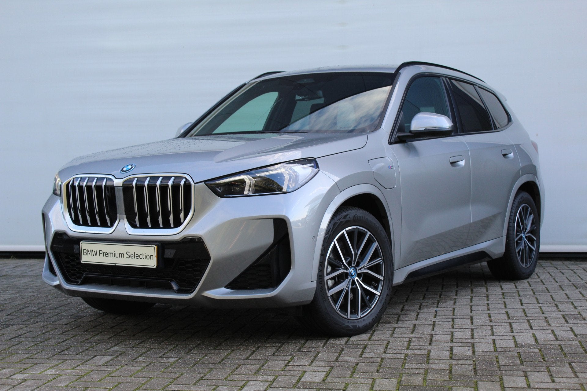 BMW X1 xDrive25e M Sport Automaat / Sportstoelen / Comfort A, Dealer onderhouden, Gebruikt, Zwart, Bedrijf