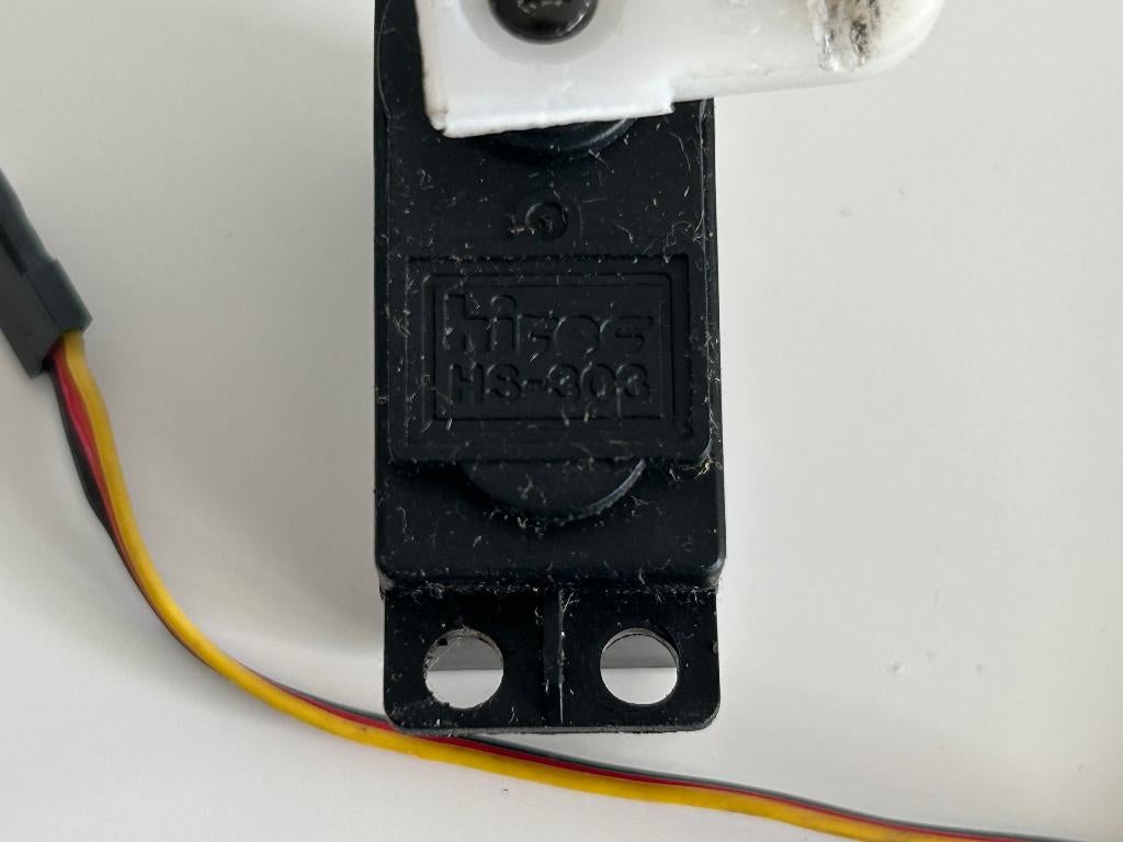 Hitec HS-303 servo 1/10 rc auto, Ophalen of Verzenden, Gebruikt, Onderdeel