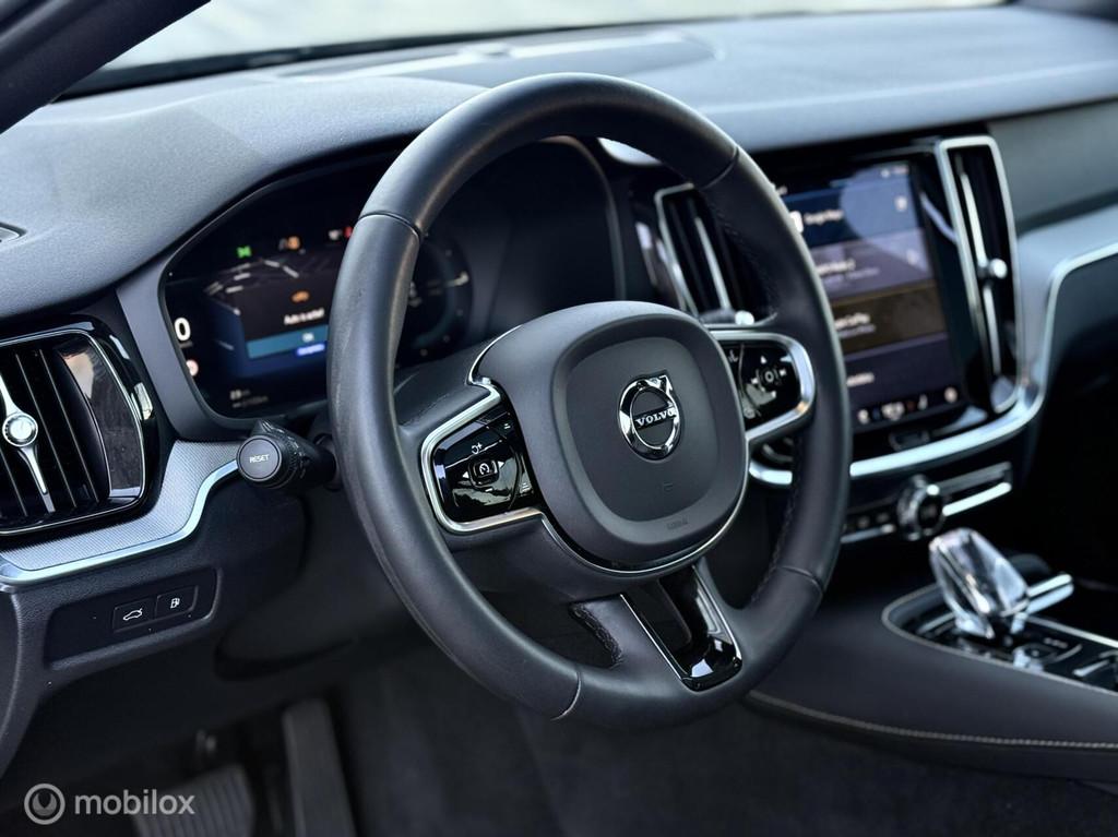 Volvo V60 2.0 T6 Plug-in hybrid AWD Plus Dark |Pano |Memory, Automaat, Gebruikt, 4 cilinders, Blauw