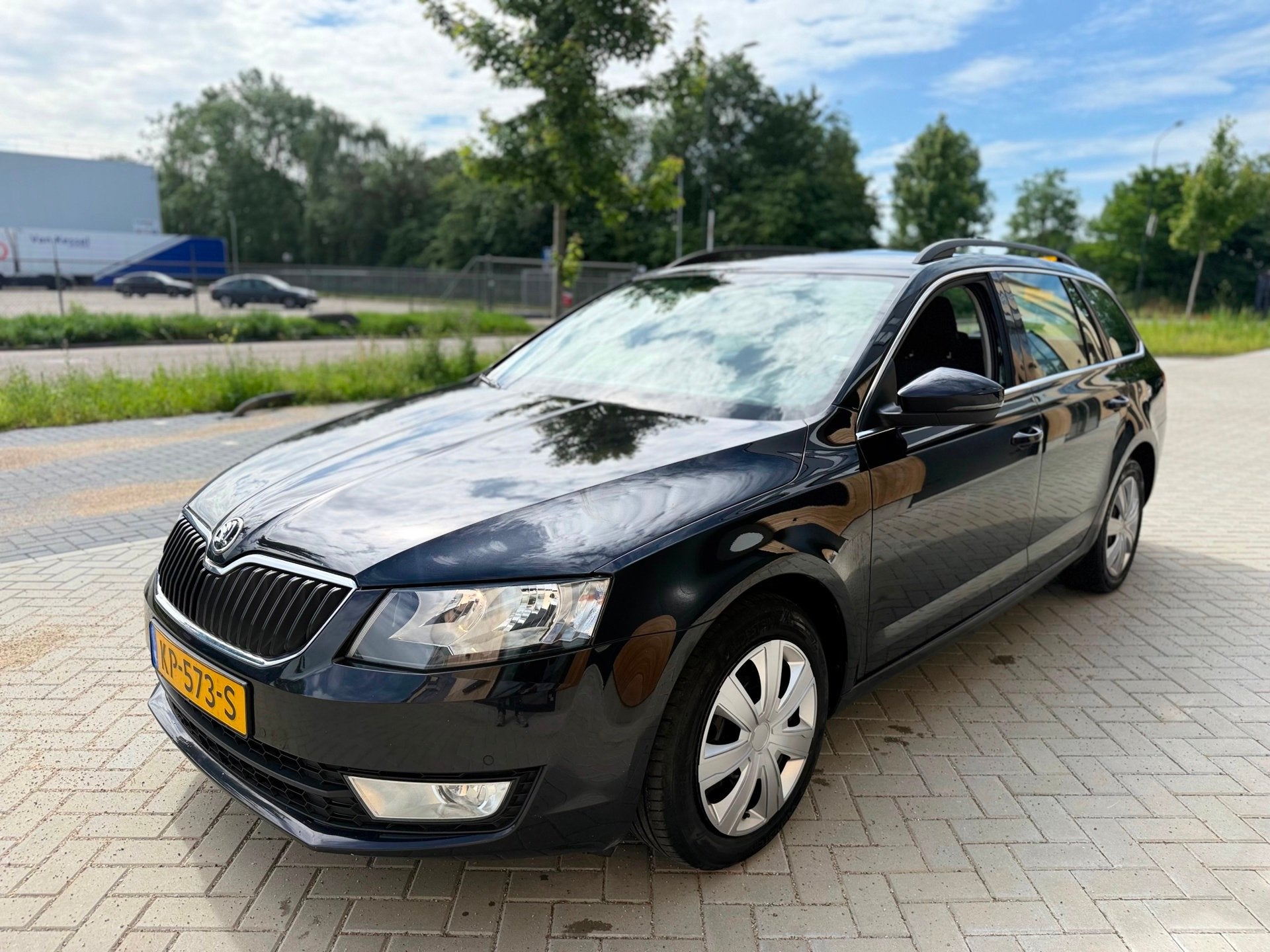 Skoda Octavia Combi 1.6 TDI 81KW (bj 2016) EURO6|NAVI|PARKSE, Auto's, Gebruikt, Euro 6, 4 cilinders, Zwart