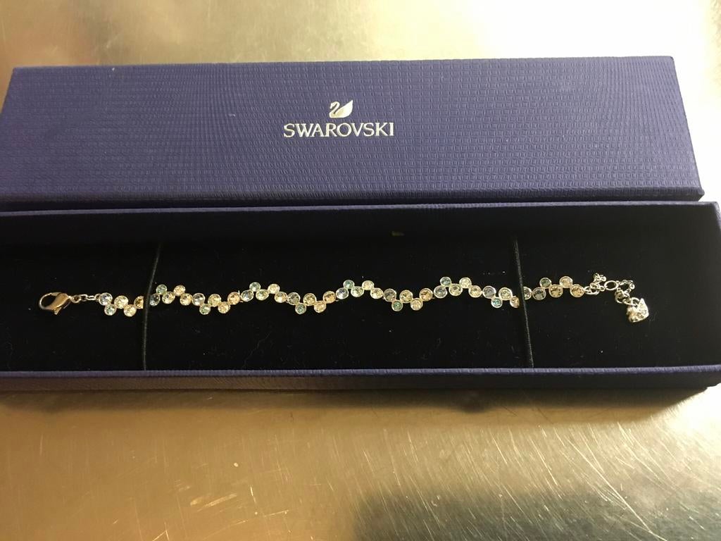 Te koop splinternieuwe armband van Swarovski, Ophalen of Verzenden, Nieuw, Sieraad of Horloge
