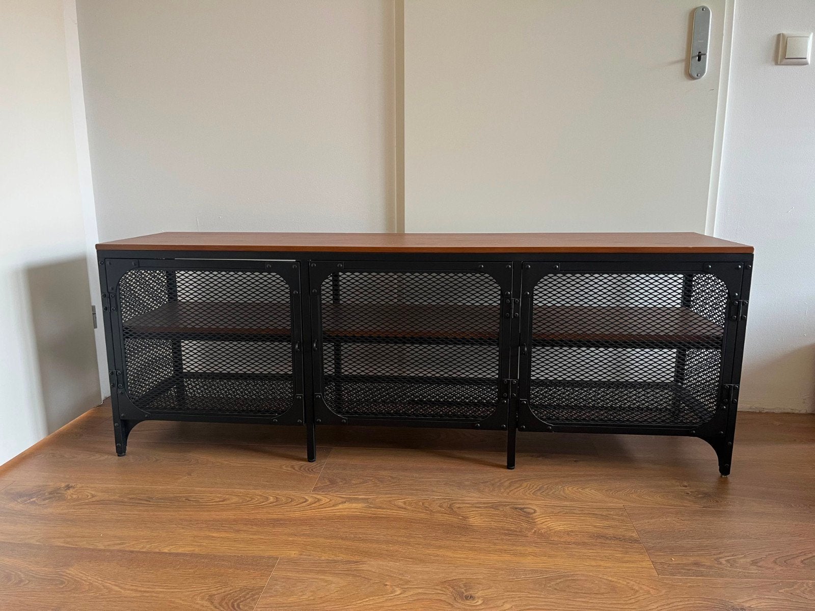Ikea TV-meubel industrieel design, 150 tot 200 cm, Zo goed als nieuw, Minder dan 100 cm, Industrieel