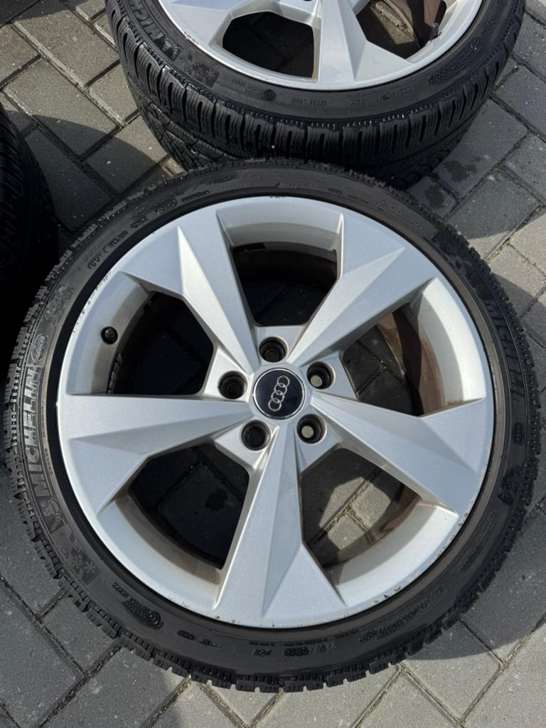 Audi A3 8Y/ 8V Lichtmetalen Velgen met winterbanden, Auto-onderdelen, Banden en Velgen, 18 inch, Gebruikt, Banden en Velgen, Personenwagen