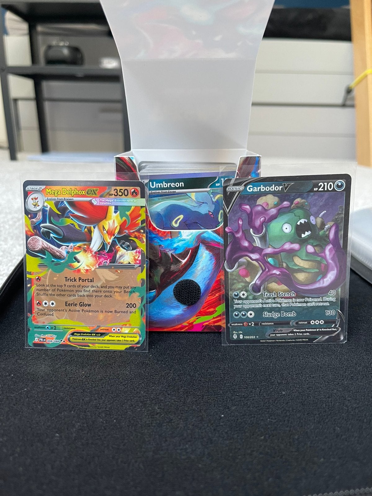 Pokemon kaarten + bakje, Ophalen of Verzenden, Zo goed als nieuw, Meerdere kaarten