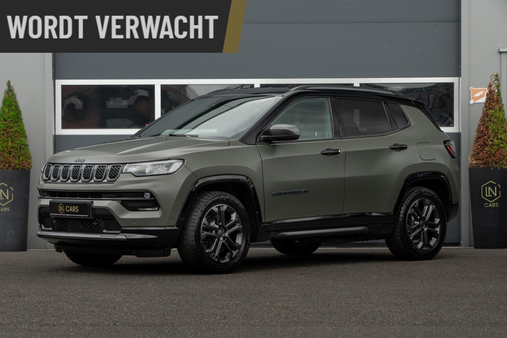 Jeep Compass 4xe 240 Plug-in Hybrid 80th anniversary | DAB, Gebruikt, Zwart, 4 cilinders, Leder en Stof