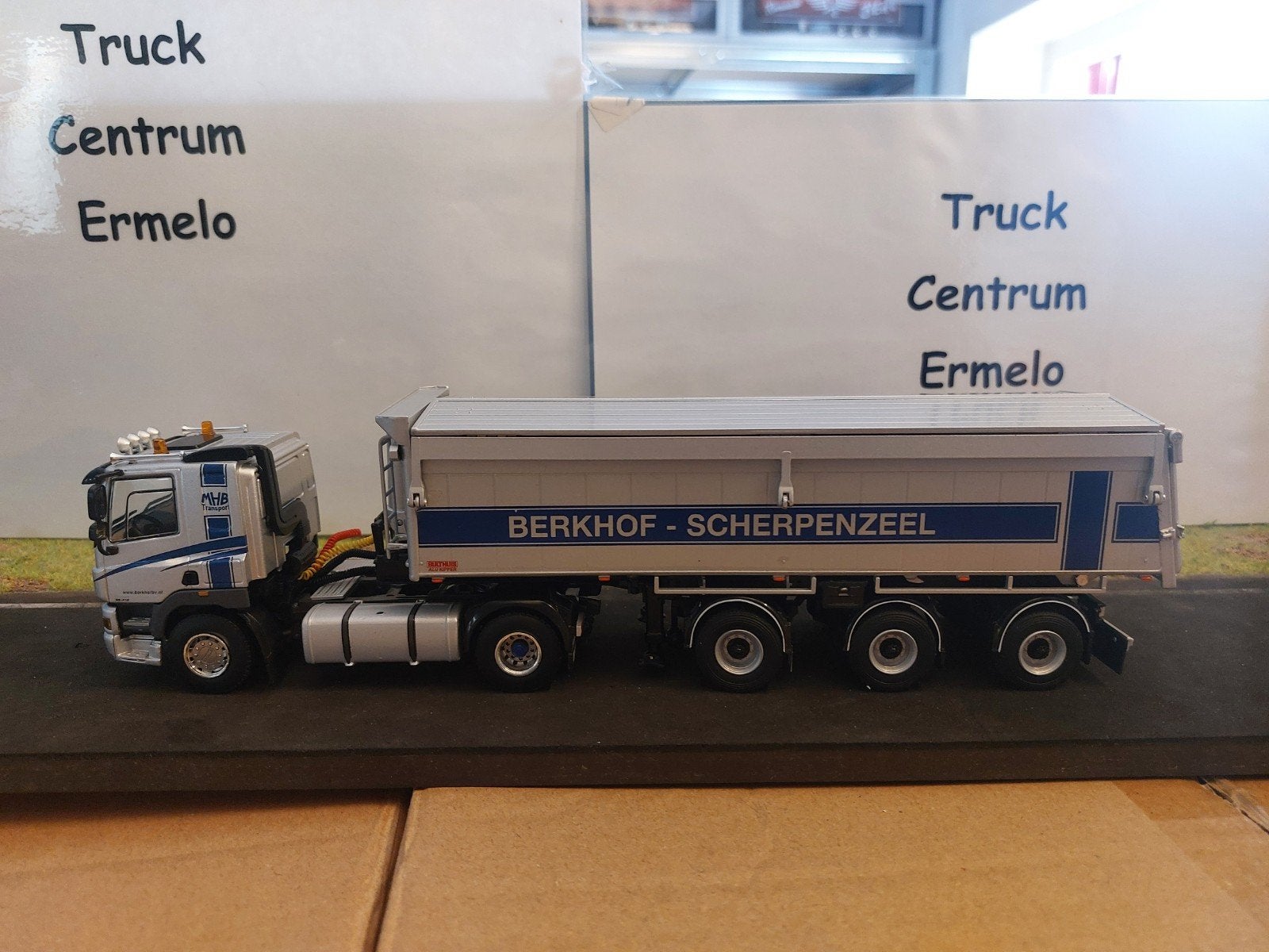 Berkhof daf cf met kipper, Hobby en Vrije tijd, Modelauto's | 1:50, Ophalen of Verzenden, Nieuw, Bus of Vrachtwagen, Wsi